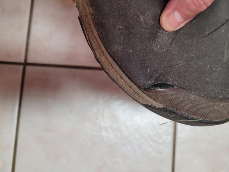 Same separation on both sides of boots