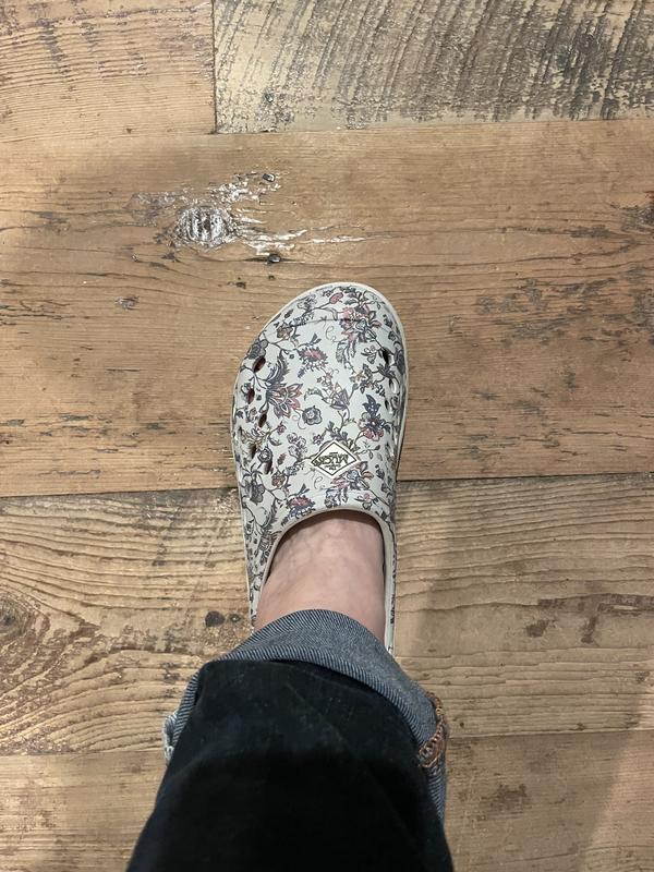 Fun happy flower feet