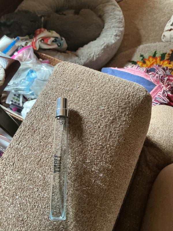 Customer photo for "I am disappointed with the fragrance of the travel"