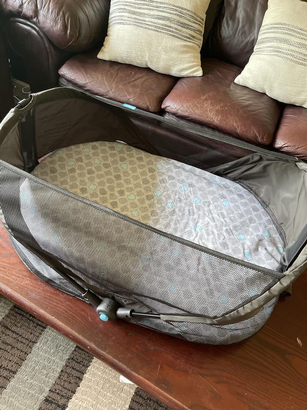 Munchkin fold n outlet go travel bassinet