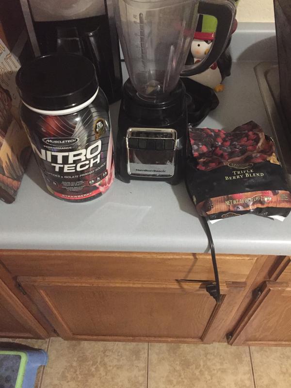 Nitro Tech Triple Berry smoothie