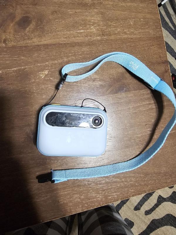 Customer photo for "Its sturdy and has good quality pictures"