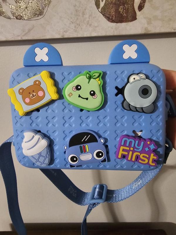 Customer photo for "Its sturdy and has good quality pictures"