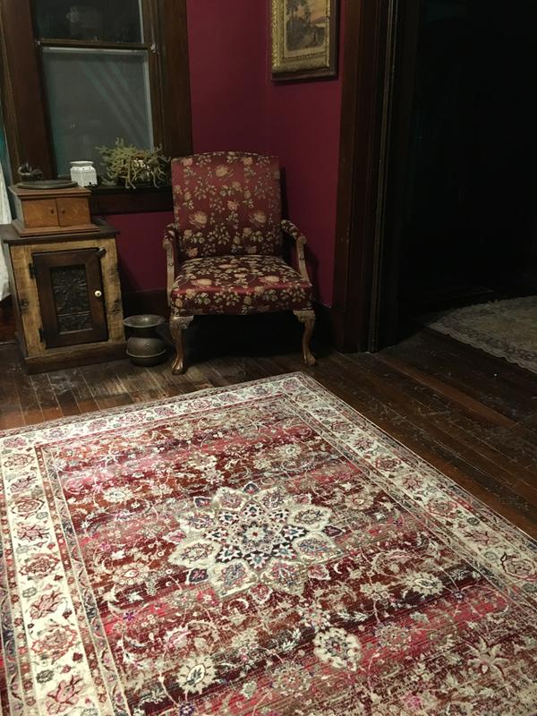 vintage rug 絨毯 7'9 X 11'8 Vintage Rug Muted Salmon Red, Ecru and Blue