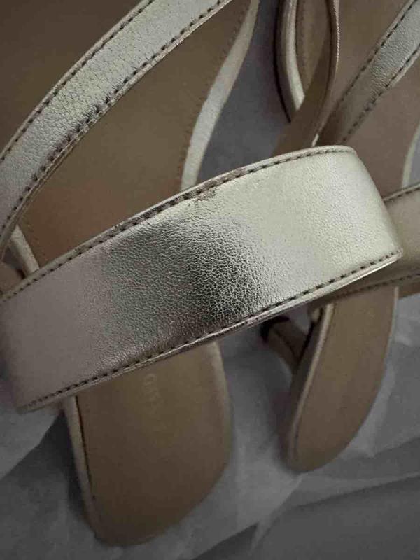 Customer photo for "leather damaged"