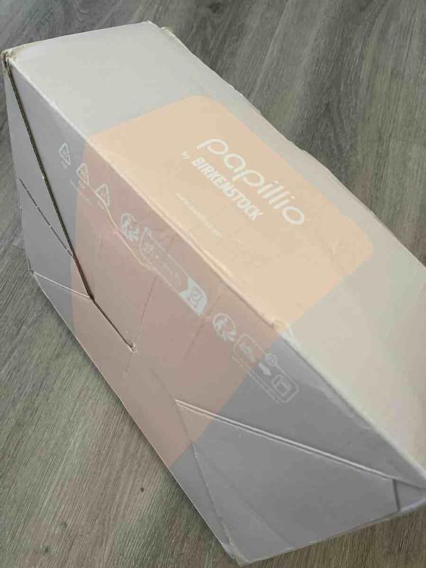 Customer photo for "1 star for receiving damaged pairs"