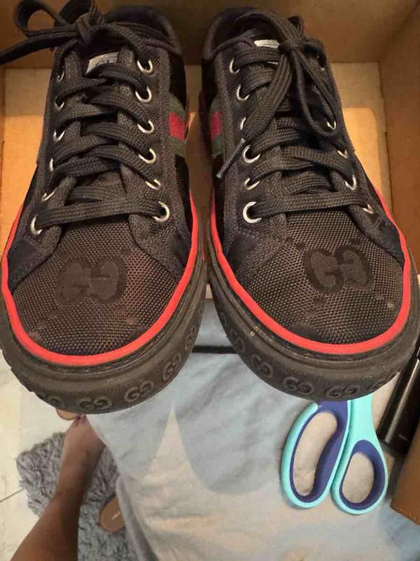 Customer photo for "received used shoes"