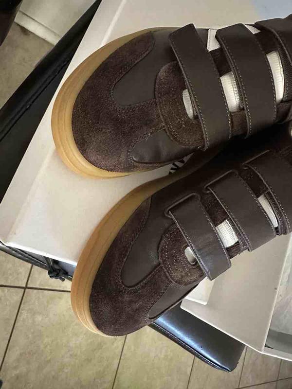 Customer photo for "beautiful used sneakers"