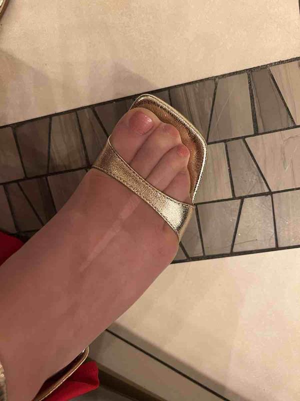 Customer photo for "Had a run in them 2hrs in and not control top"