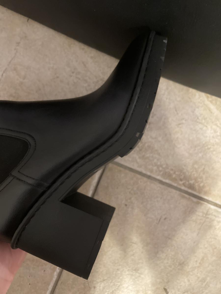 Customer photo for "Black leather"