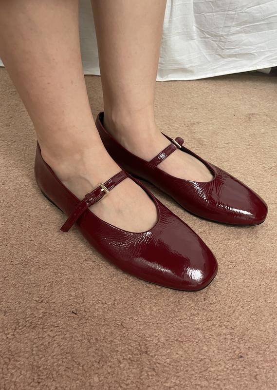 Customer photo for "Must buy flats!"