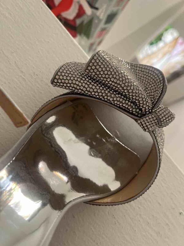 Customer photo for "cute! arrived damaged."