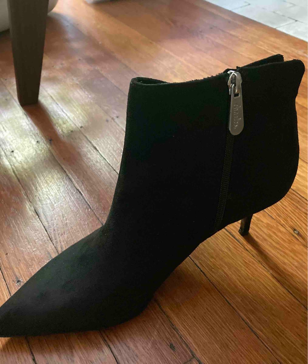 Customer photo for "Not as sleek in person"