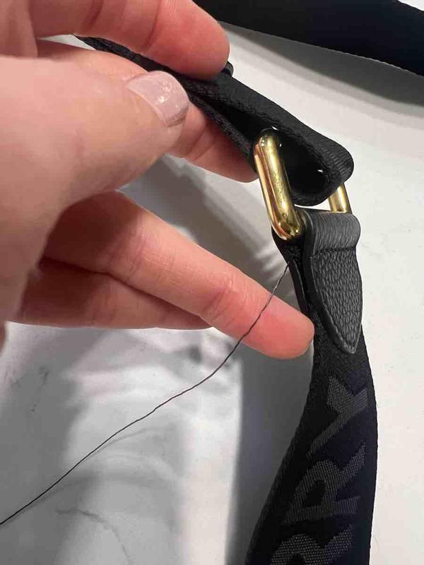 Customer photo for "Beautiful Purse-Lacking Quality"