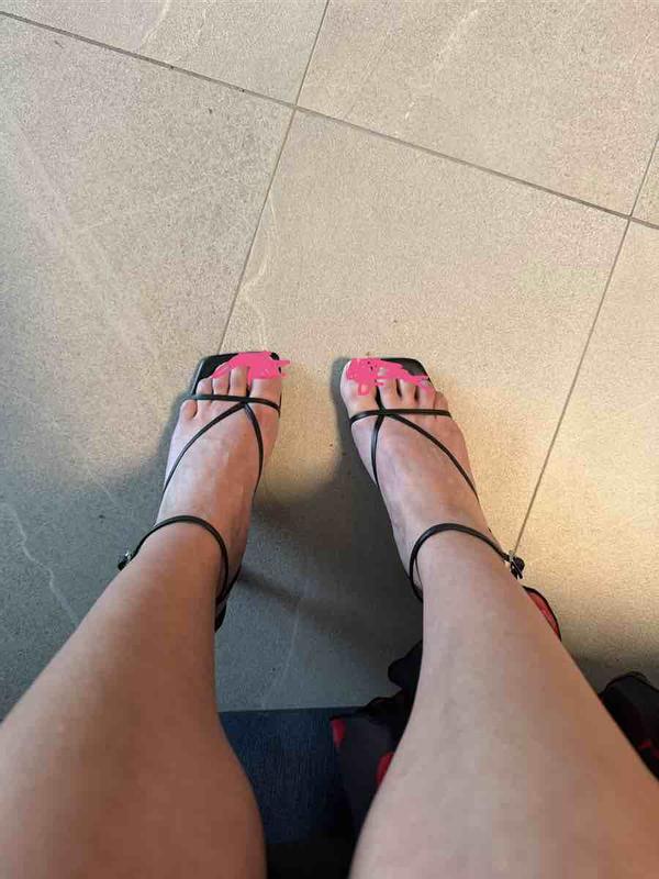 Customer photo for "comfy sexy heel"