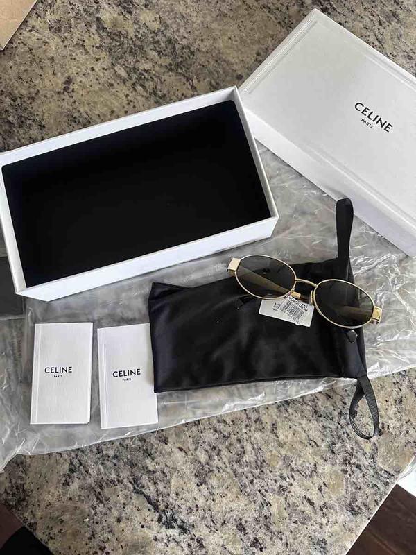 Customer photo for "Missing sunglasses mini bag"