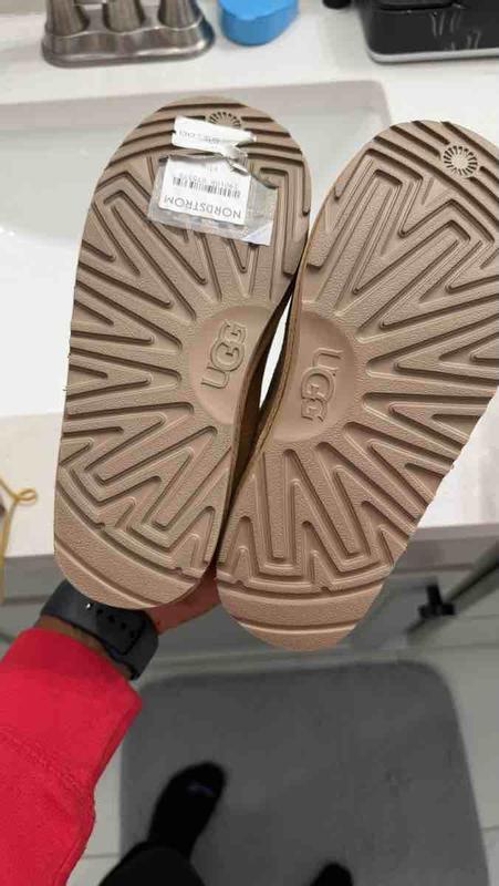 Customer photo for "wasted my time, sent me a used shoe"
