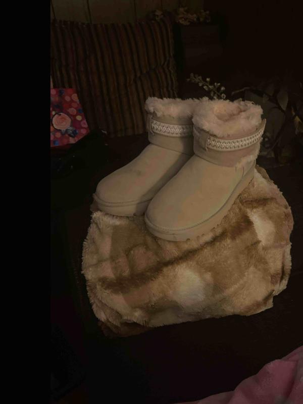 Love this boot its perfect.