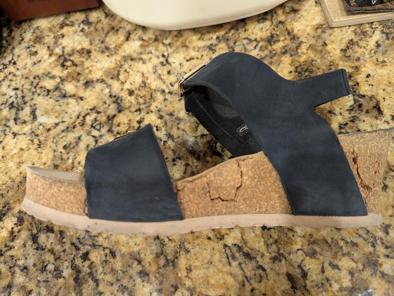 terrible quality -lasted less than 10 wears