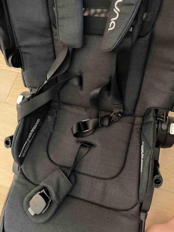 Customer photo for "Received a dirty and used stroller"