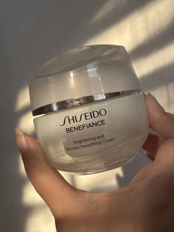 Customer photo for "Beautiful hydrating moisturizer"