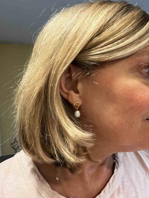 Customer photo for "Perfect casual pearl earrings"