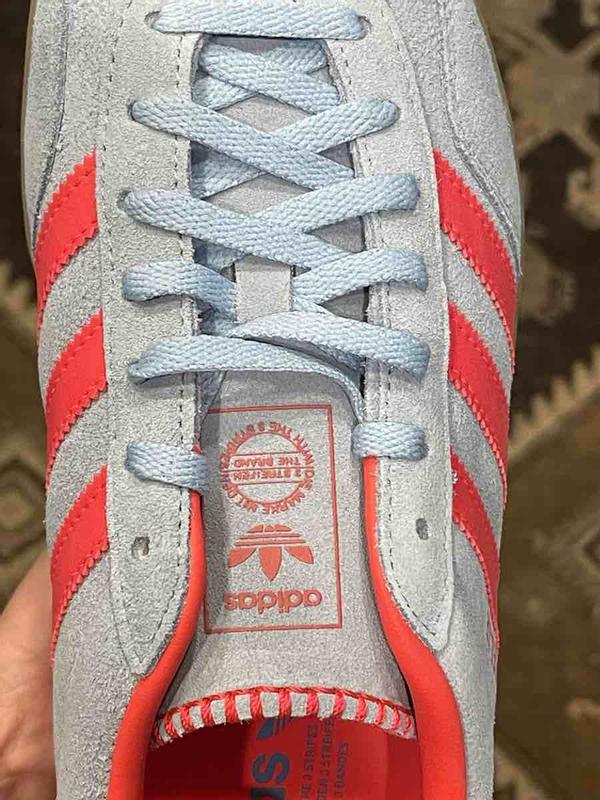 lucid red/ clear sky/ red