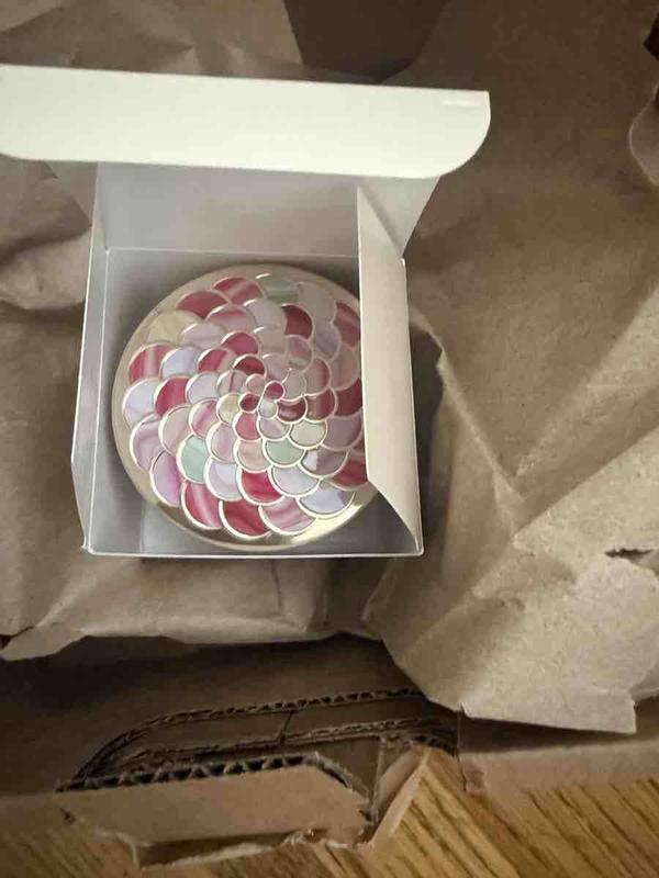 Customer photo for "I received a used product"