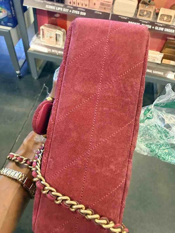 Customer photo for "Beautiful bag, disappointing condition upon pickup"