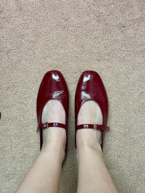 Customer photo for "Must buy flats!"