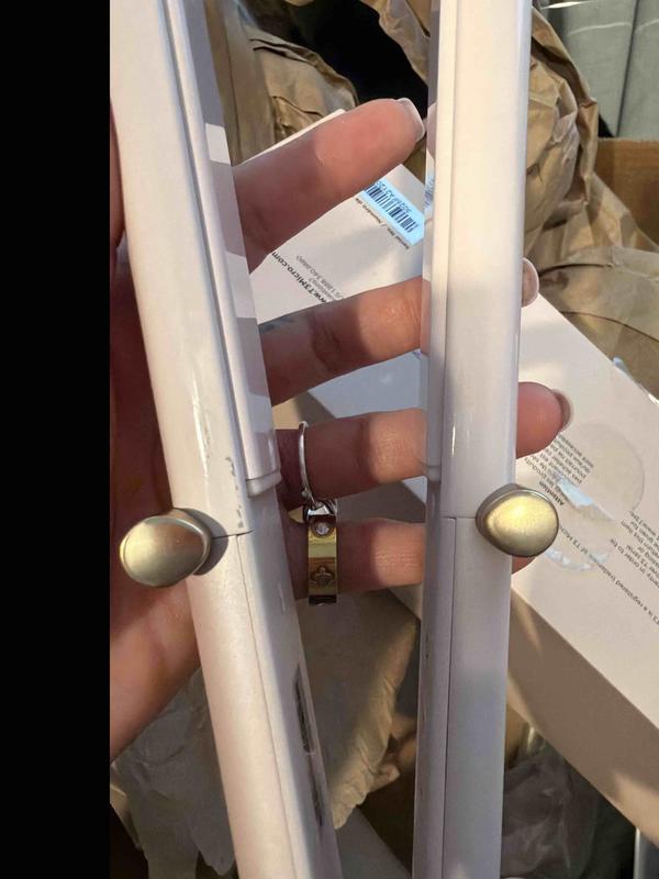 Customer photo for "they sold me a used product"