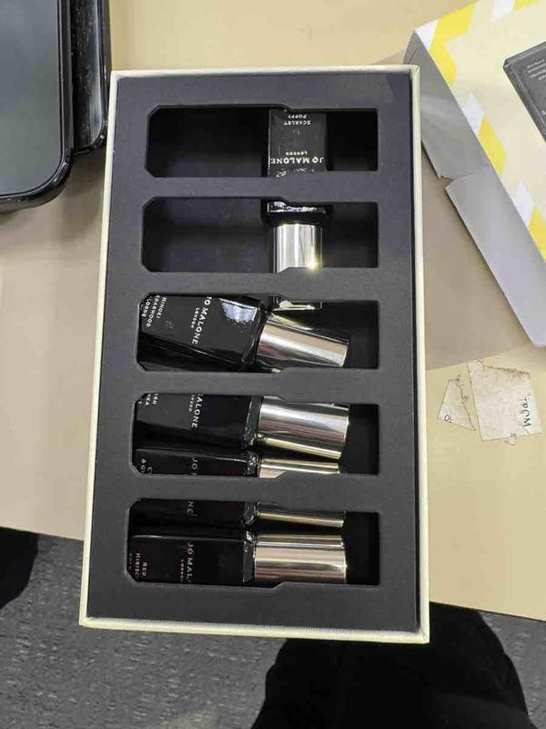 Customer photo for "Great fragrance but poorly packaged from warehouse"