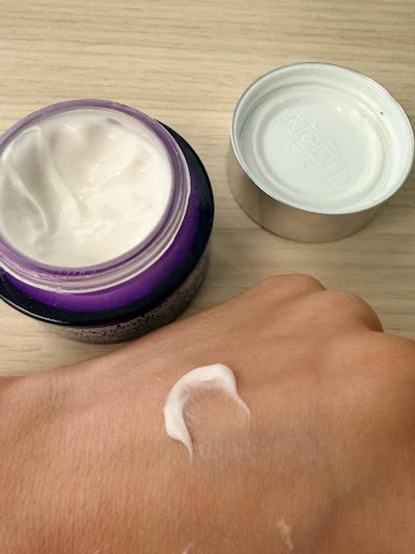 Customer photo for "Great Base Moisturizer"