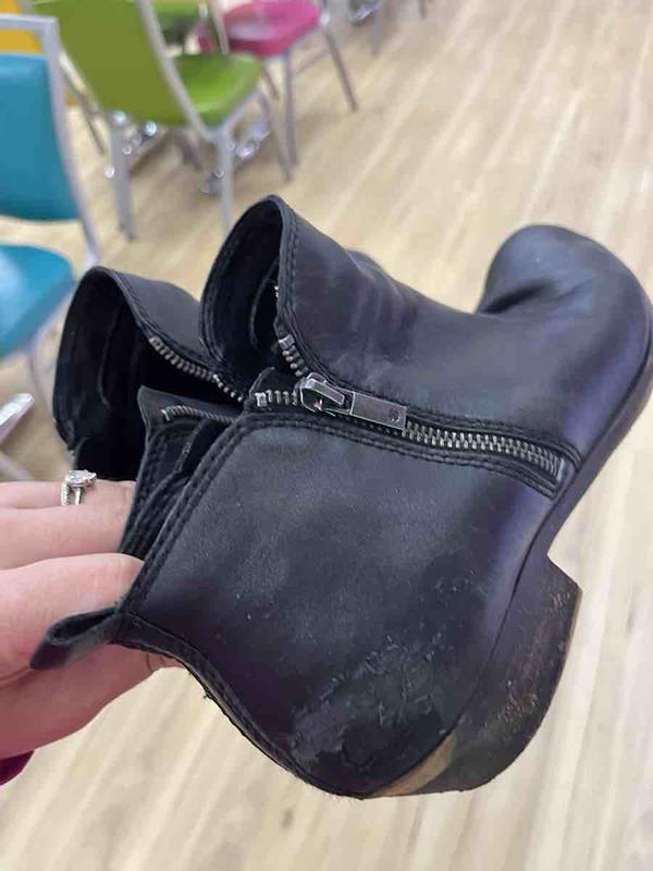 Customer photo for "bad leather quality"