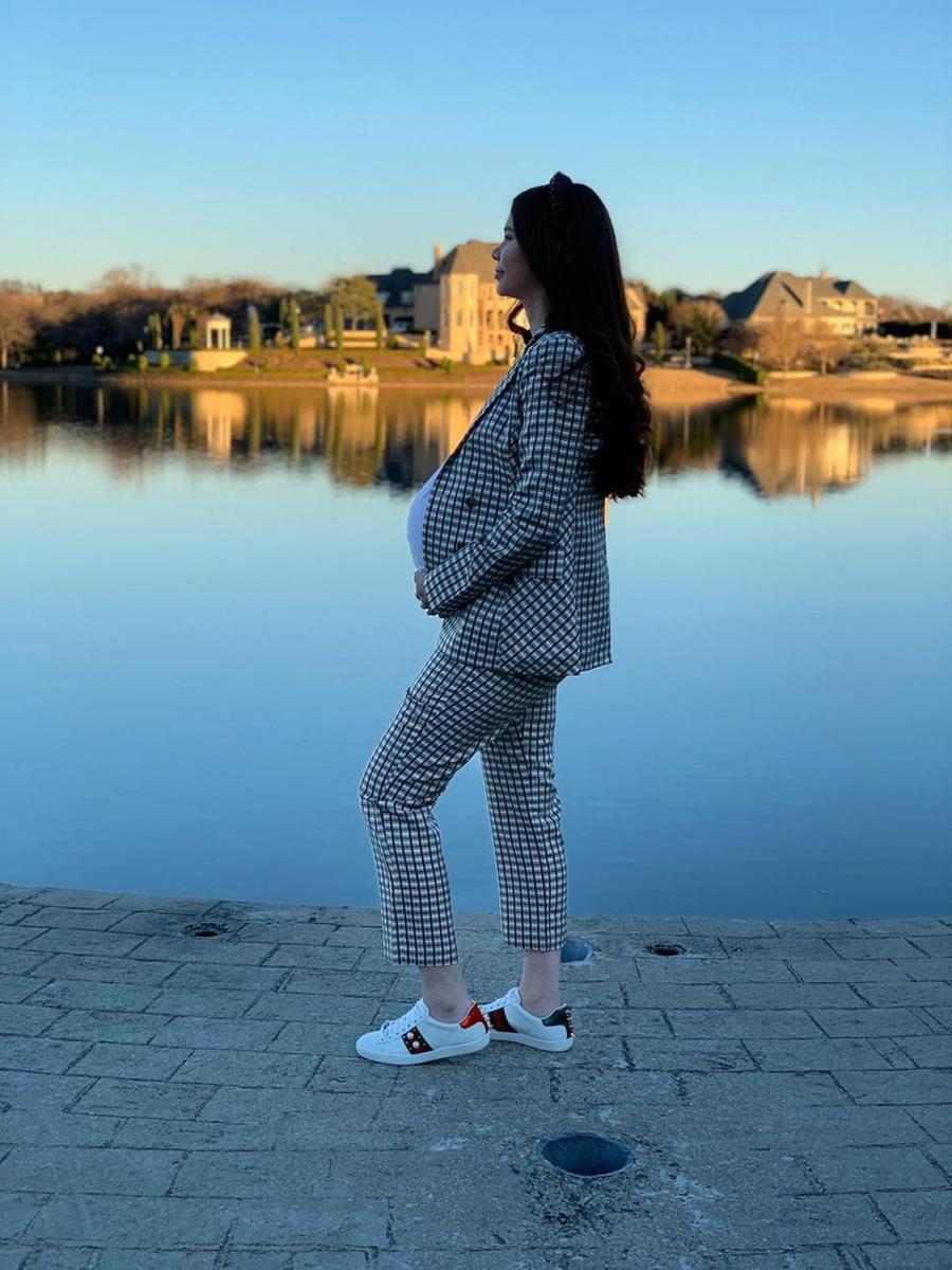 Review Thumbnail Image 0 196403660