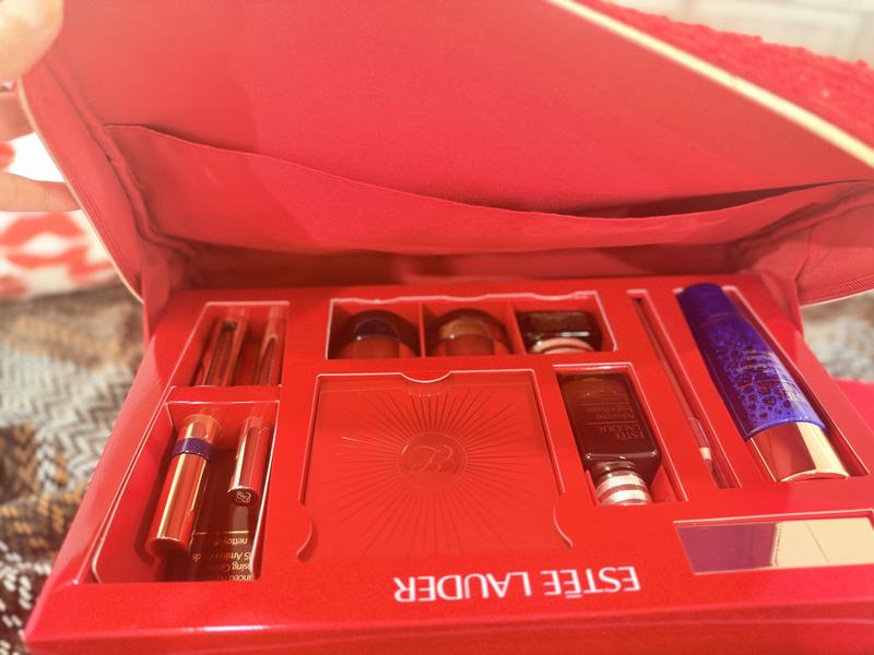 Customer photo for "Estée Lauder holiday set"
