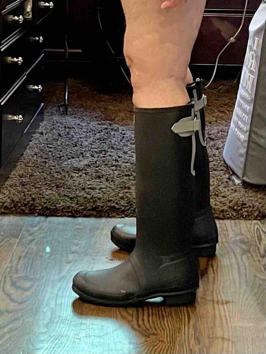 Finally. Hunters that will fit my calf.