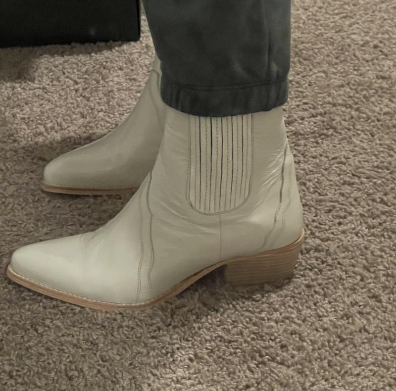 Customer photo for "Great Quality / Stylish without being too Trendy"