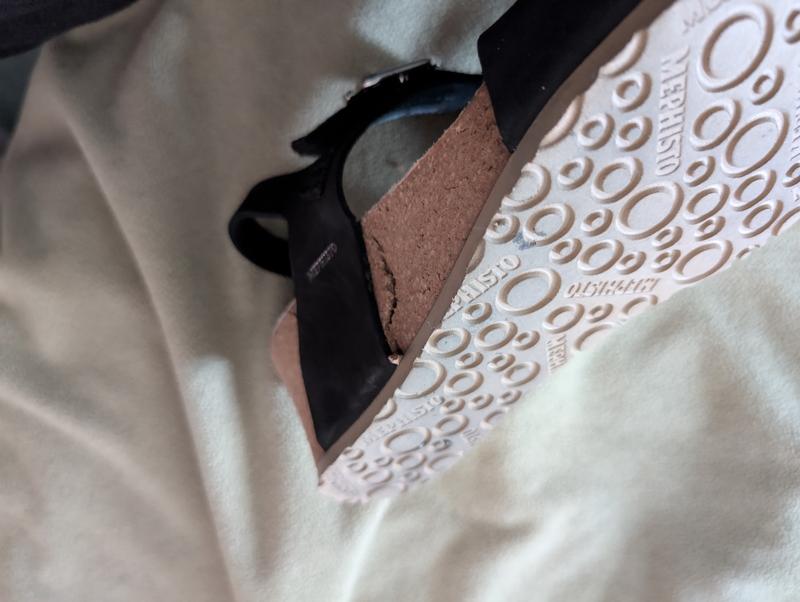 Customer photo for "Comfortable, but defective"