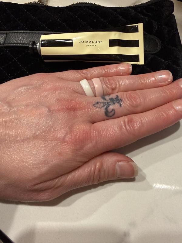 Customer photo for "Love the scent of this hand cream"
