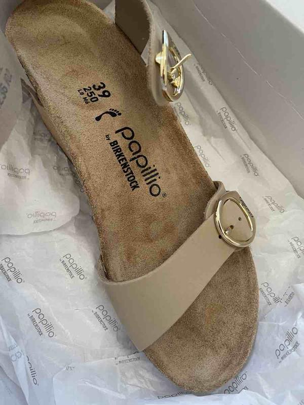 Customer photo for "1 star for receiving damaged pairs"