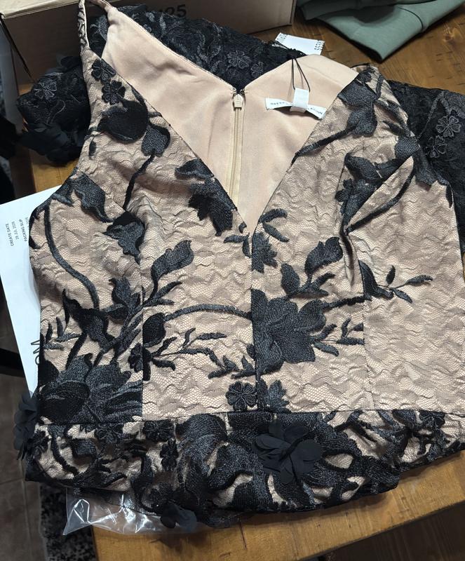 Customer photo for "Beautiful but pattern does not match"
