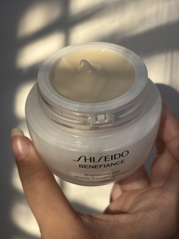 Customer photo for "Beautiful hydrating moisturizer"
