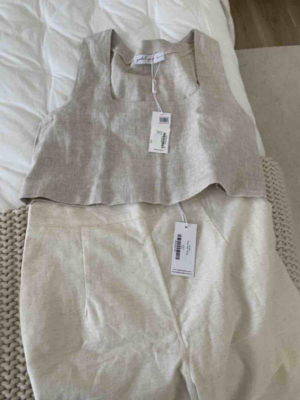 Customer photo for "color does not match pants"