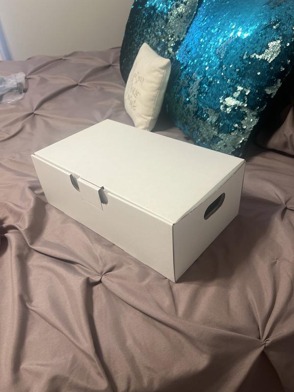 Customer photo for "Did not come in/with any type of Ugg packaging"