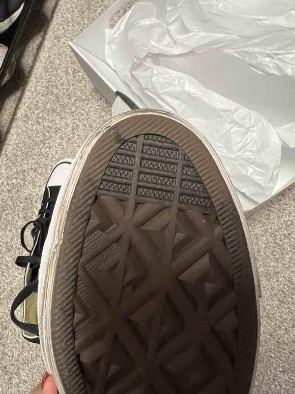 Customer photo for "Sent me a used shoe?"