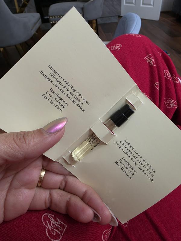 Customer photo for "Fresh and Beautiful Everyday Fragrance"