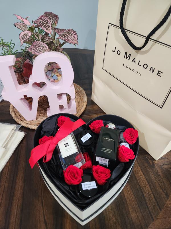 Customer photo for "Goes with all scents"
