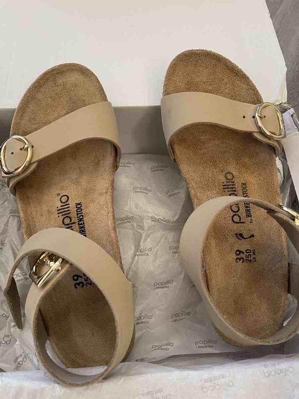 Customer photo for "1 star for receiving damaged pairs"