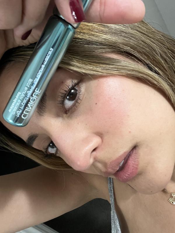 Customer photo for "Amazing the best mascara!!!"
